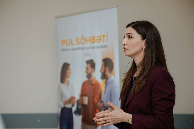 Expressbank UNEC tələbələri üçün maliyyə savadlılığı təlimləri keçirib
