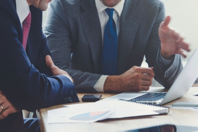 Çin vətəndaşı Bakıda 50 min manat kapitalla şirkət yaradıb 