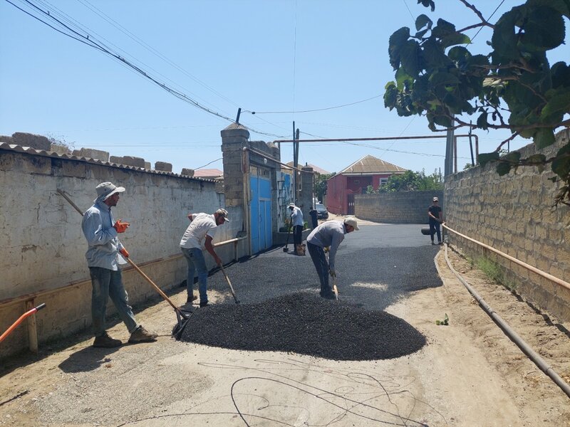 Abşeronda şəhidin ailəsinin istəyi ilə yaşadıqları küçə asfaltlandı