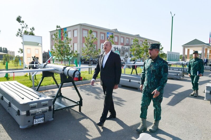 Prezident Sərhəd Diviziyasında yaradılan şəraitlə tanış oldu - FOTO