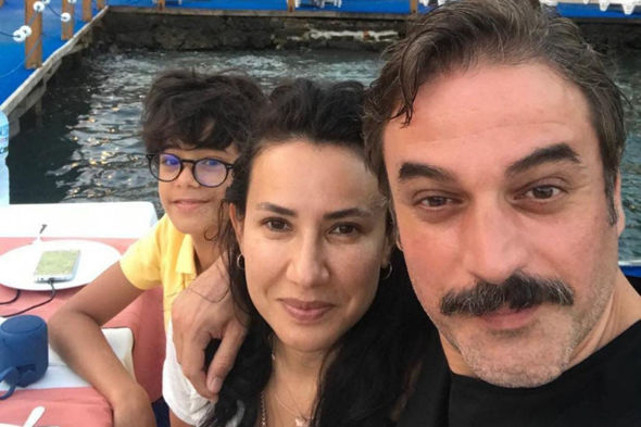 Türkiyəli məşhur 17 illik həyat yoldaşından boşandı - FOTO
