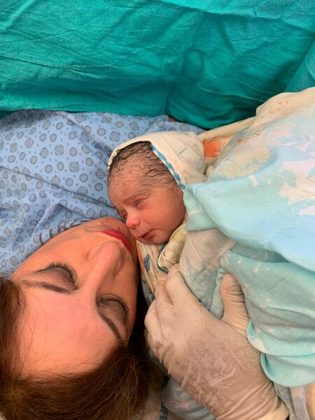 Azərbaycanda 57 yaşlı qadın ana oldu - FOTO