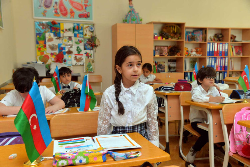 Məktəbli formaları baha deyil