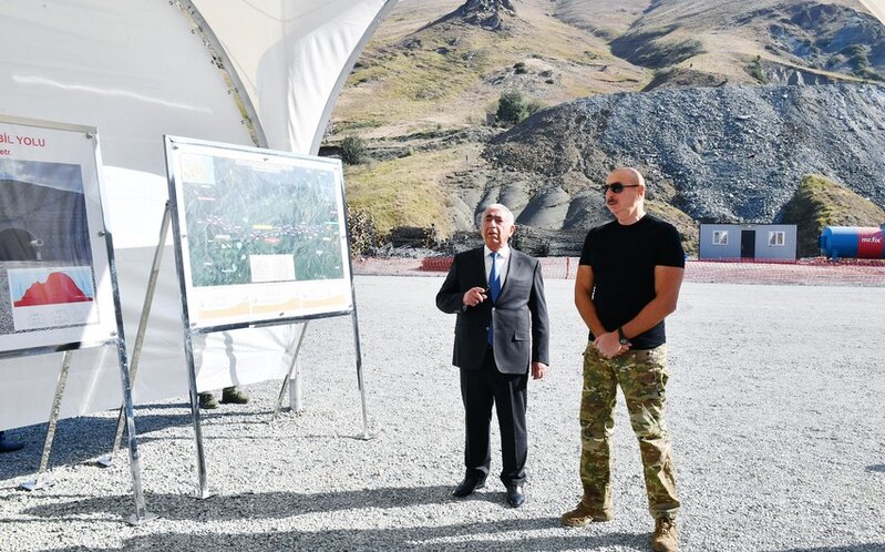 Prezident Kəlbəcər-Laçın avtomobil yolunda yeni inşa edilən tunellə tanış oldu - FOTO