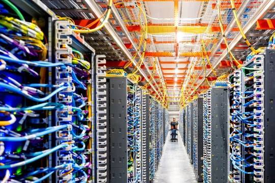 Dünyanın ən çox tələb olunan maşınını yaratmaq uğrunda yarış