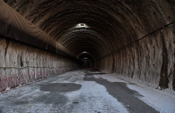 Prezident Kəlbəcər-Laçın avtomobil yolunda yeni inşa edilən tunellə tanış oldu - FOTO