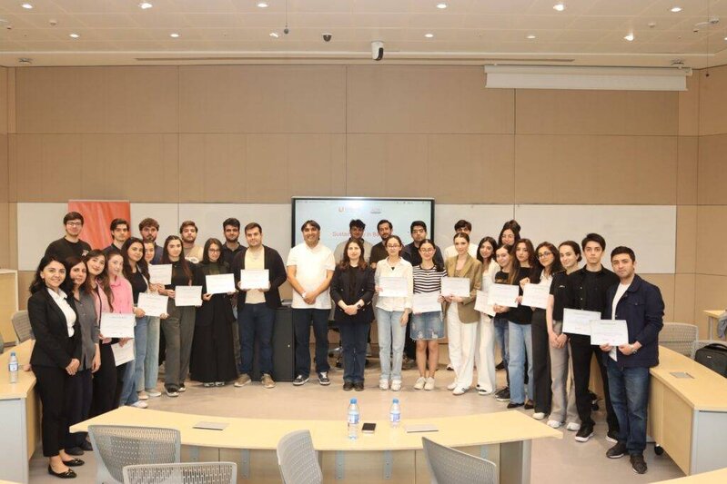 Unibank ADA və UNEC tələbələri üçün dayanıqlı maliyyə seminarları təşkil edib