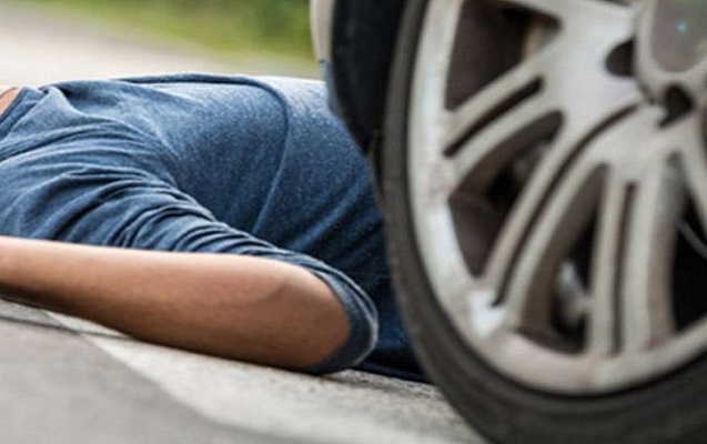 Qobustanda avtomobil piyadanı vuraraq öldürüb