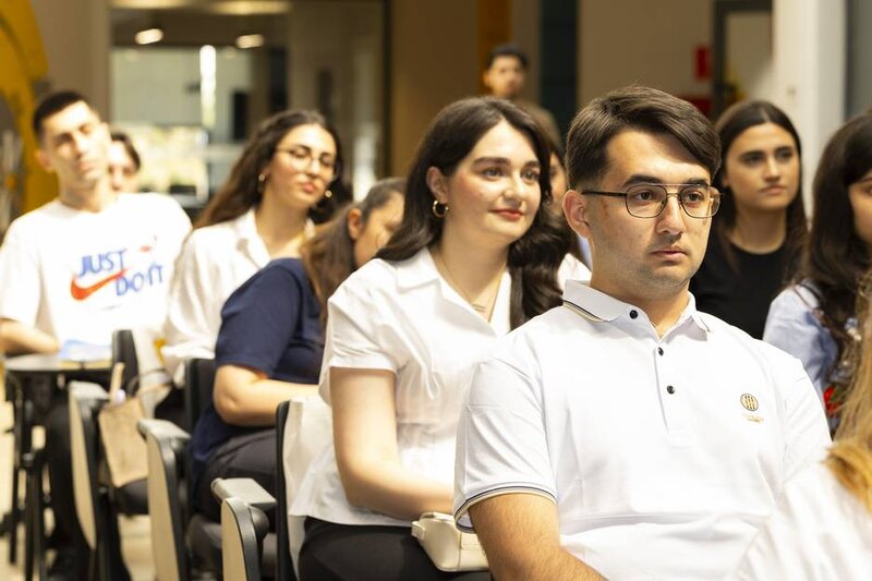 Yelo Bank-ın yay təcrübə proqramı — 