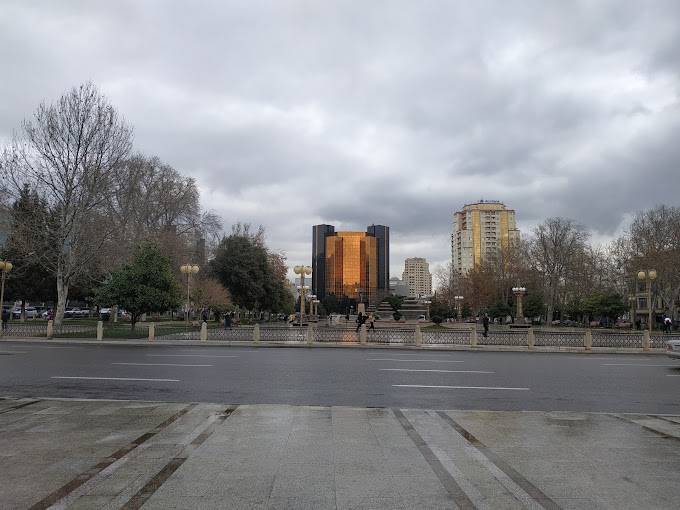 Az, amma çox 