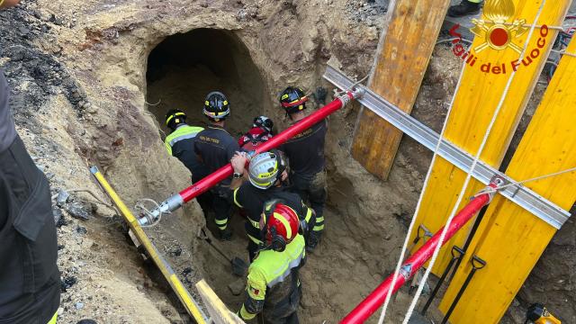 Oğurluq üçün qazdığı tuneldə ilişib qaldı
