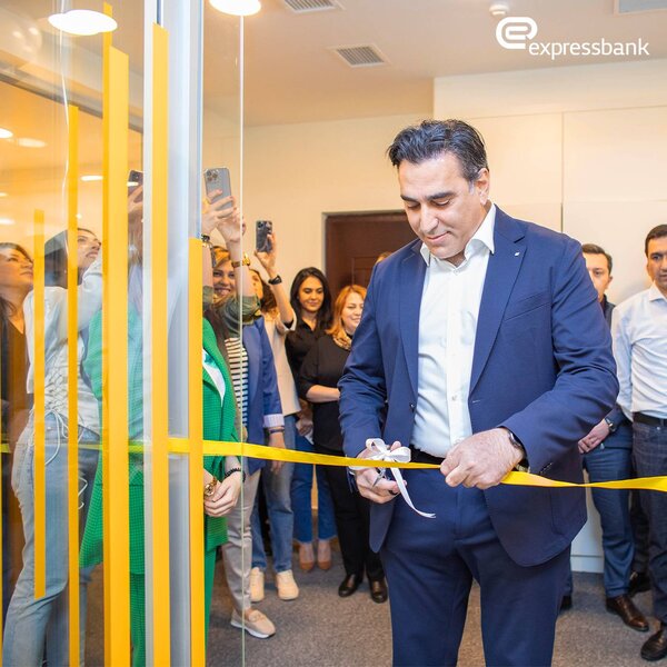 Expressbank İnkişaf Mərkəzi indi yeni ofisdə