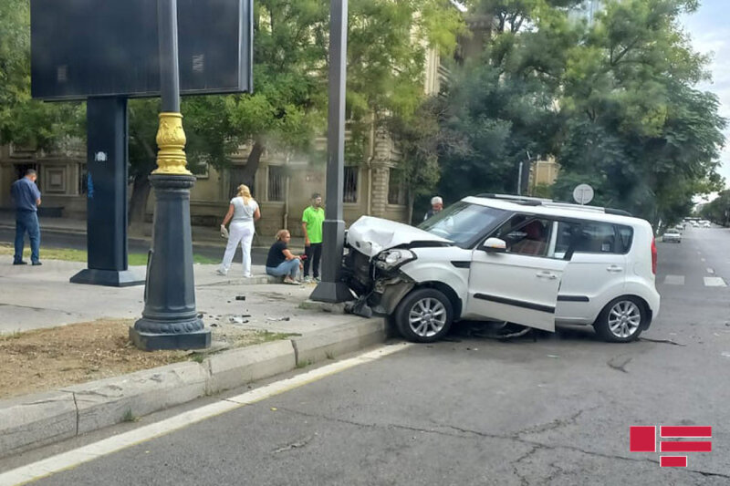 Bakıda iki minik avtomobili toqquşdu - FOTO
