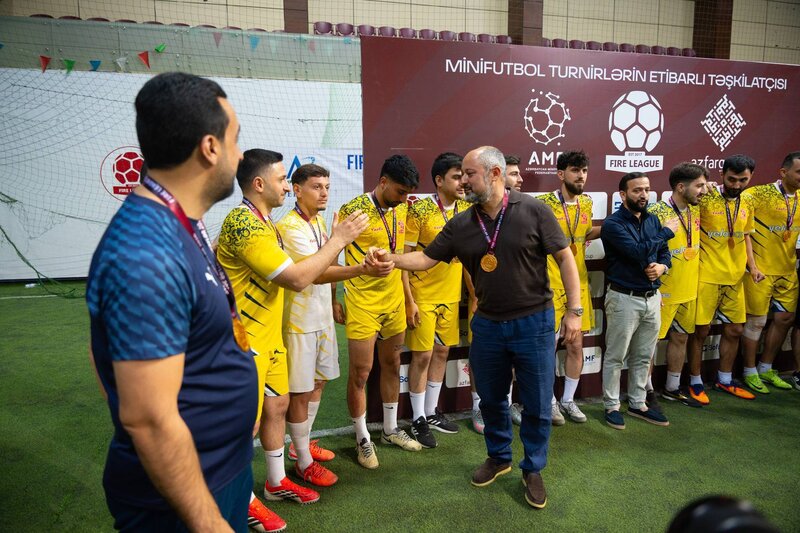 Yelo Bank şirkətlərarası futbol liqasının çempionu olub