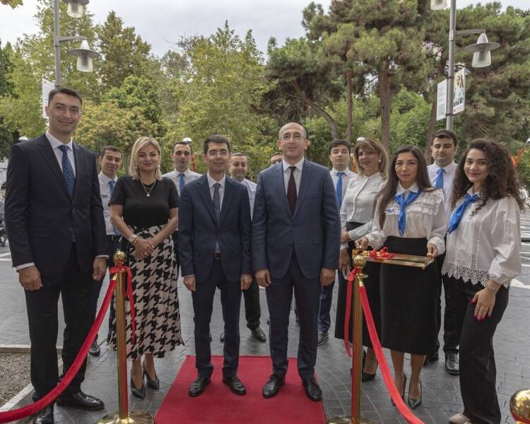 TuranBank yeni Fəvvarələr şöbəsini müştərilərin istifadəsinə verdi