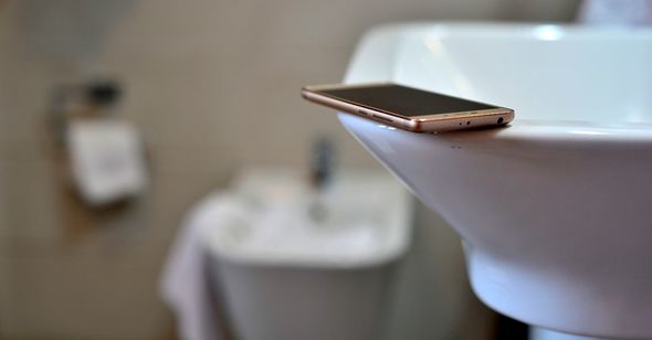 Smartfonla gələn təhlükə: sadalanan xəstəliklərə diqqət edin - FOTO