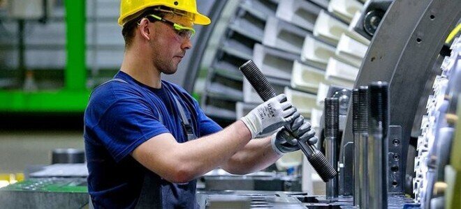 İstehsal sektoru çökür, xidmət sektoru dirçəlir