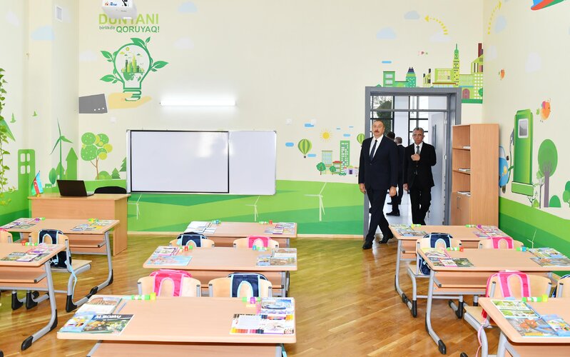 Prezident Bakıda yeni inşa edilən məktəb kompleksində yaradılan şəraitlə tanış oldu - FOTOLAR