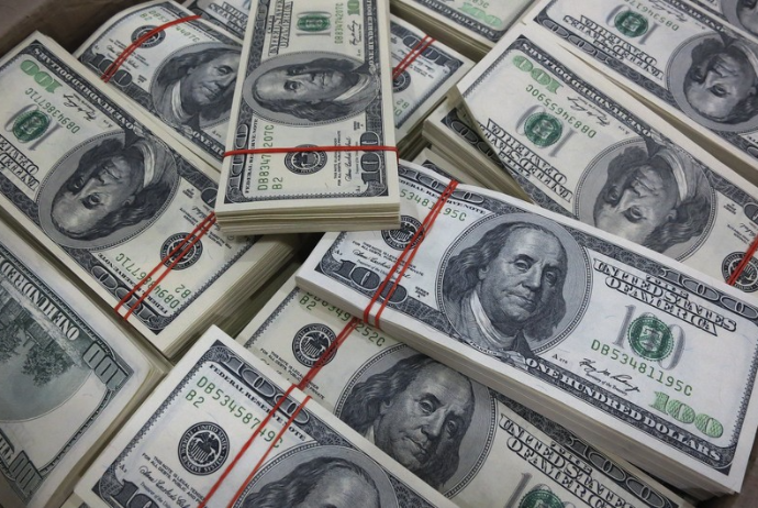 Azərbaycan iqtisadiyyatına yatırımlar azalıb, xaricə investiyalar artıb 