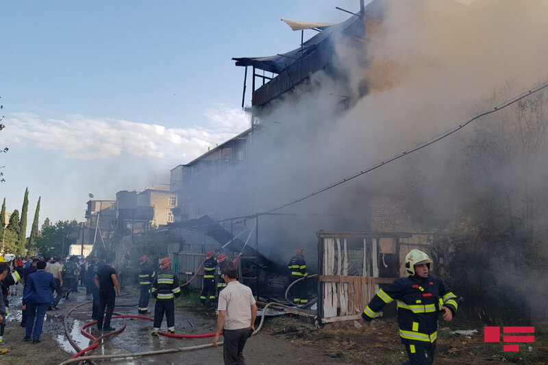 Gəncədə yaşayış binasında yanğın oldu 
