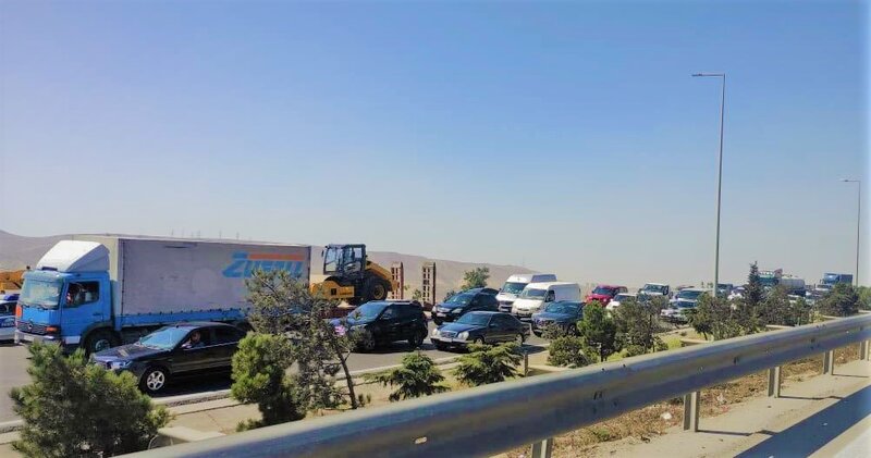 Bakıda avtomobil aşdı - Yolda sıxlıq yarandı