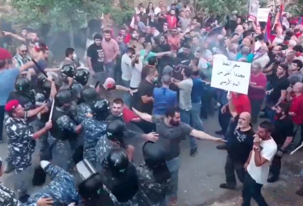 Ermənilər Livandakı Azərbaycan səfirliyinə hücum etdilər - VİDEO