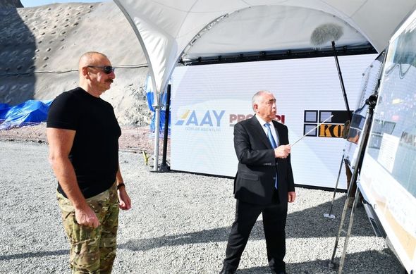 Prezident Kəlbəcər-Laçın avtomobil yolunda yeni inşa edilən tunellə tanış oldu - FOTO