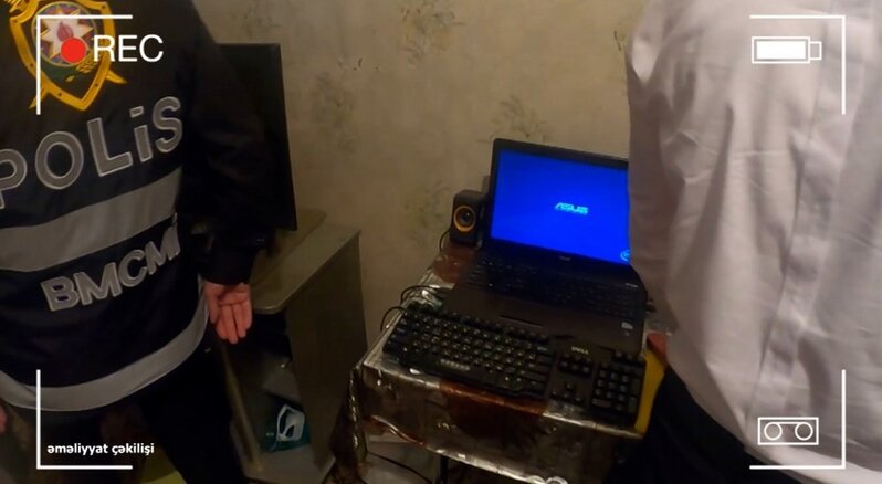 Bank kartlarından külli miqdarda pul vəsaitləri ələ keçirən şəxs saxlanılıb