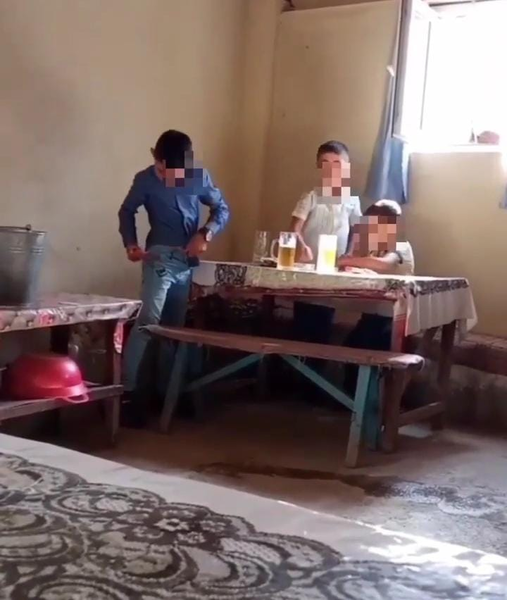 Azərbaycanda azyaşlı uşaqlar spirtli içki qəbul etdilər - VİDEO