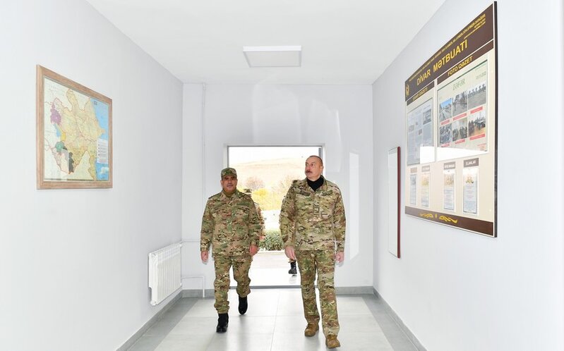 Prezident hərbçilər üçün tikilmiş binalarla tanış oldu - FOTO