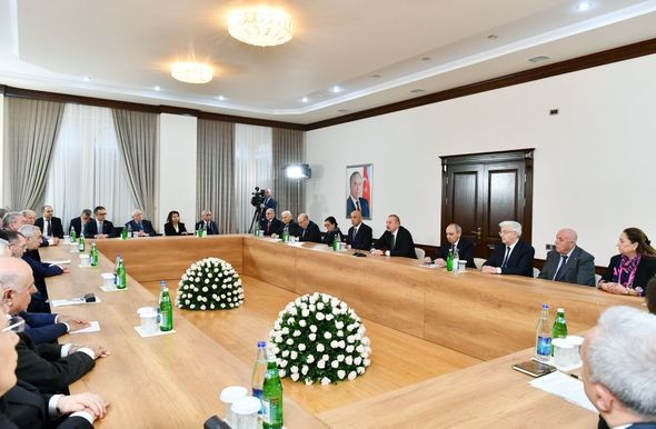 Prezident Qərbi Azərbaycan İcmasının inzibati binasında yaradılan şəraitlə tanış oldu - FOTO - YENİLƏNİB