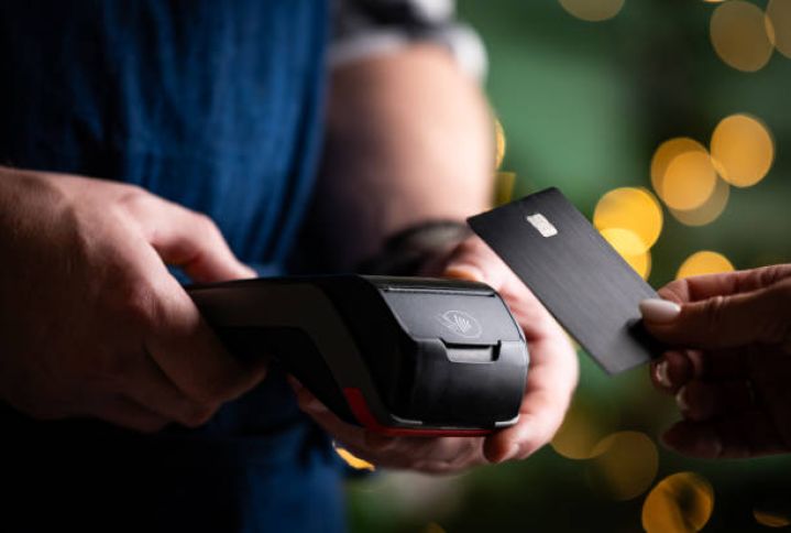 Ölkədaxili nağdsız əməliyyatların həcmi kəskin artıb - 3 AYDA 9,6 MİLYARD MANATLIQ ÖDƏNİŞ