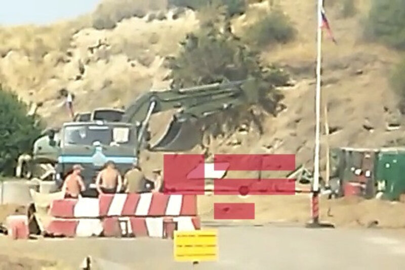 Rusiya sülhməramlılarının Laçın dəhlizindəki postları sökülür: Yeni yola köçürlər - VİDEO