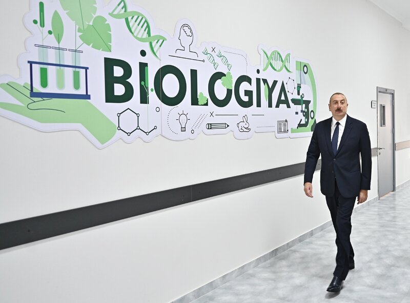 Prezident Bakıda yeni inşa edilən məktəb kompleksində yaradılan şəraitlə tanış oldu - FOTOLAR