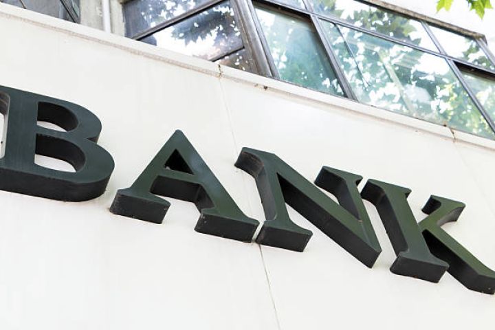 Şirkətlərin cari hesablarda pulları azalır, bankların depozitlərdən 