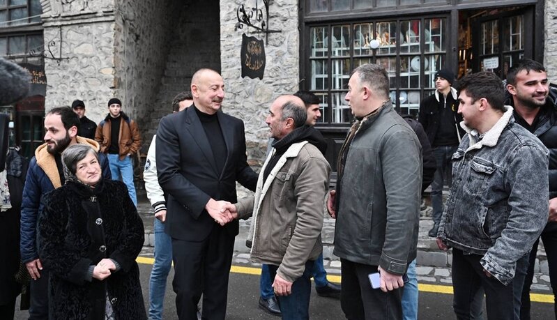 Prezident İlham Əliyev, birinci xanım Mehriban Əliyeva Şəkidə sakinlərlə görüşüb - FOTOLAR