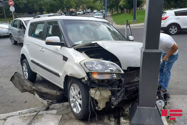 Bakıda iki minik avtomobili toqquşdu - FOTO
