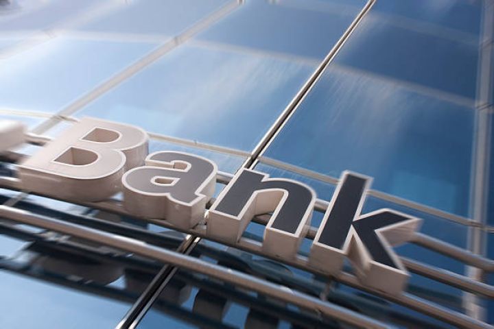 Əhalinin banklara 15 milyard manat borcu var - 1 milyard manata yaxın kredit 