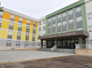 İlham Əliyev Sarayda yeni inşa edilən məktəbdə yaradılan şəraitlə tanış oldu - FOTOLAR