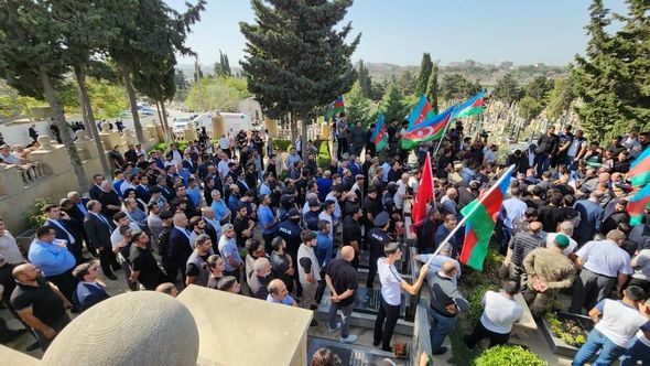 Şəhid olan 18 yaşlı əsgərimiz Bülbülədə dəfn olundu - FOTO