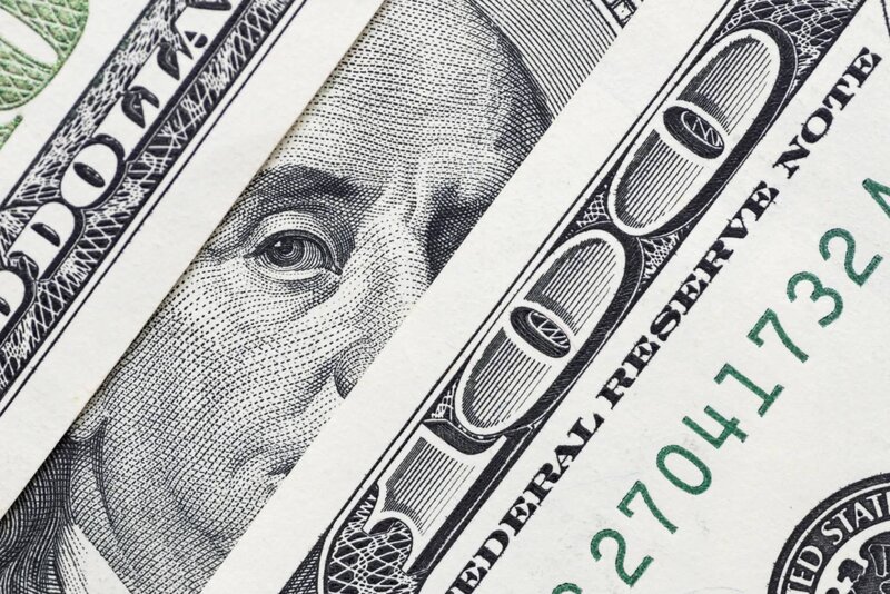 Əhali nağd 1.12 milyard dollarını banklarda manata çevirib – AMB isə ehtiyatlarını son 12 ilin maksimumuna yüksəlib