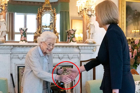 II Elizabetin son görüntülərində qeyri-adi detal - FOTO