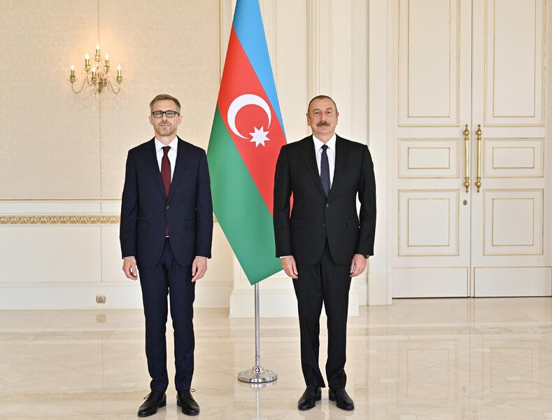 İlham Əliyev İsveçin yeni səfirinin etimadnaməsini qəbul etdi