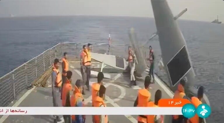 İran ələ keçirilən pilotsuz katerləri ABŞ-a qaytardı