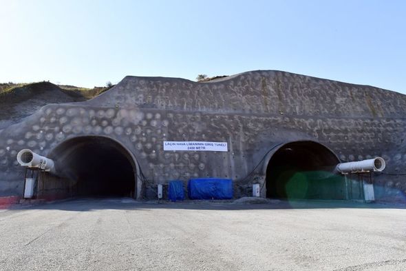 Prezident Kəlbəcər-Laçın avtomobil yolunda yeni inşa edilən tunellə tanış oldu - FOTO