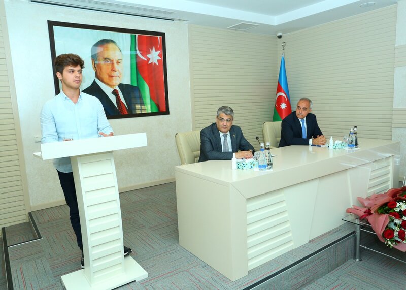 Binəqədi rayonunda təhsil konfransı keçirildi - FOTOLAR