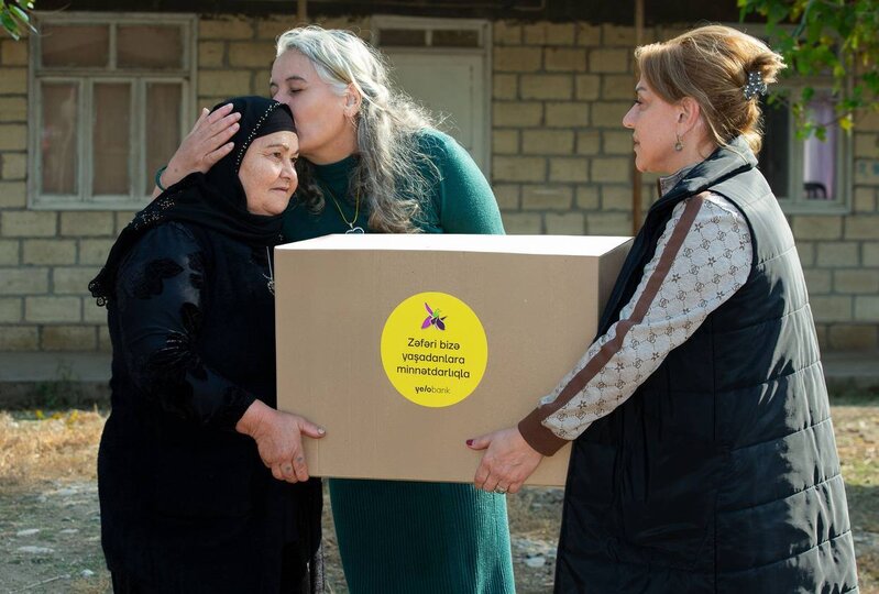 Yelo Bank Xocavənddə yaşayan şəhid ailələrinə Zəfər sovqatı təqdim edib