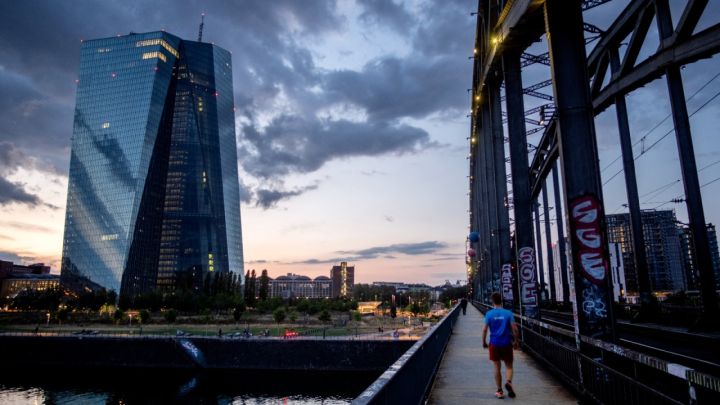 Sorğu: Avropa Mərkəzi Bankı iyunda faiz artıracaq