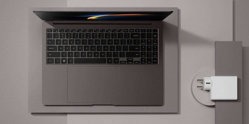 MacBook Pro-ya rəqib: 