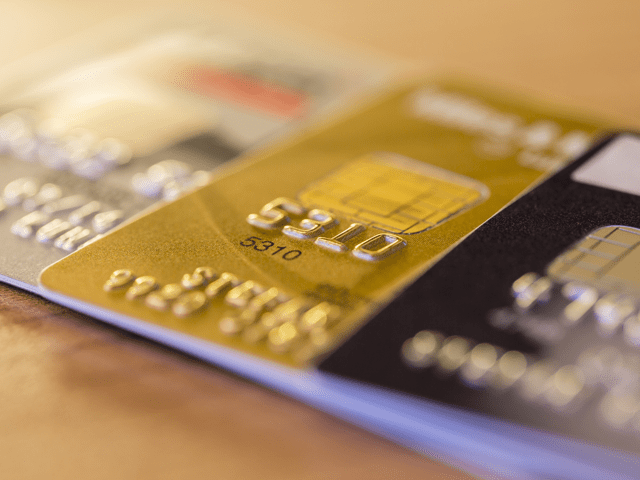 Azərbaycanda kredit kartları maaş kartlarından daha çox artıb